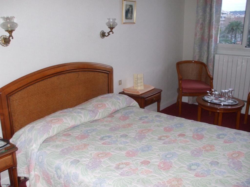 Hotel Aiglon Menton Room photo