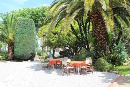 Hotel Aiglon Menton Exterior photo